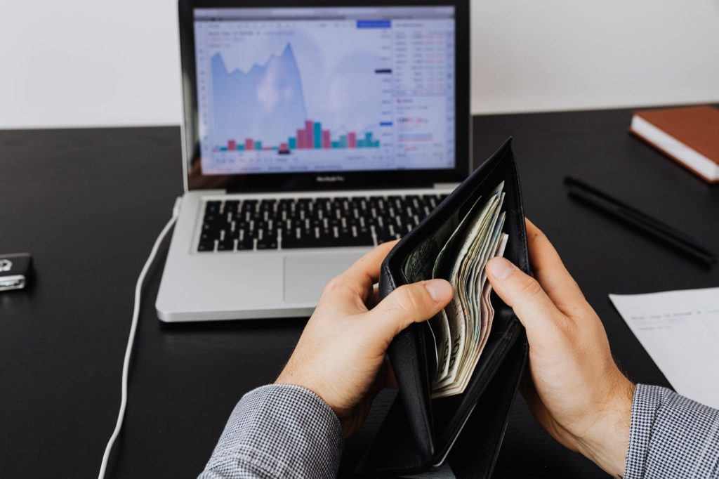 Banques en ligne pour petit budget : comparatif succinct